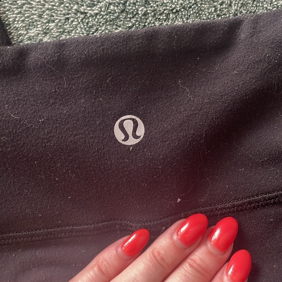 Black Lululemon wunder under - Picture 2 of 3